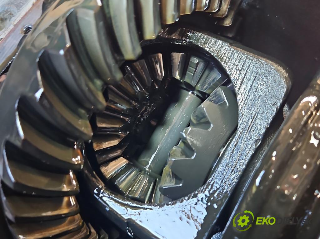 Mercedes KACZKA T1 W601 2.4d 88 HP manual 65 kW 2350 cm3 5- Most: zadní: