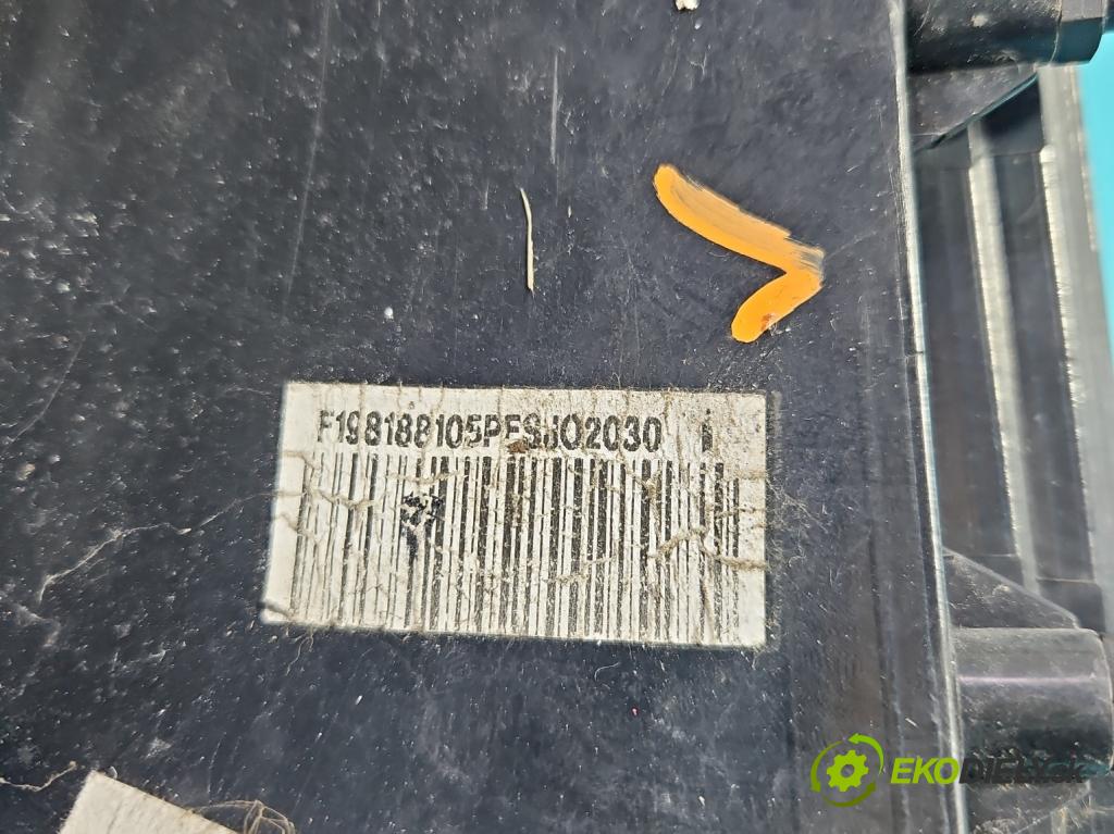 Fiat Bravo II 2007-2014 1.4 T 120 hp manual 88 kW 1368 cm3 5- světlo zadní levé  (Klika dveří ostatní)