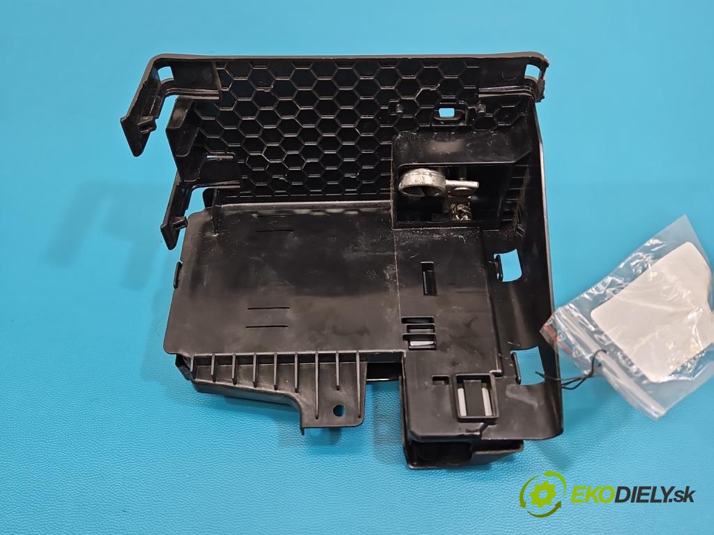 Skoda Superb IV 2023- 2.0 TDI 150 HP automatic 110 kW 1968 cm3 5- kontakt plusová 5WA915429A