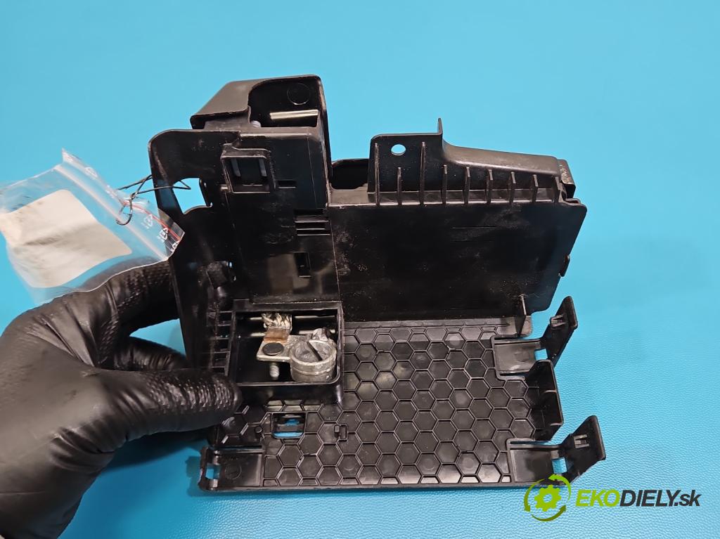 Skoda Superb IV 2023- 2.0 TDI 150 HP automatic 110 kW 1968 cm3 5- kontakt plusová 5WA915429A