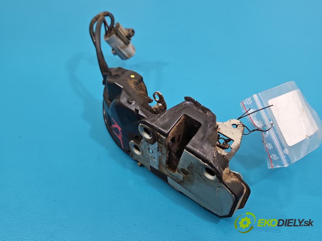 Toyota Rav4 I 1994-2000 2.0 16V 129 HP manual 95 kW 1998 cm3 3- zámok kufrové dvere zadné 