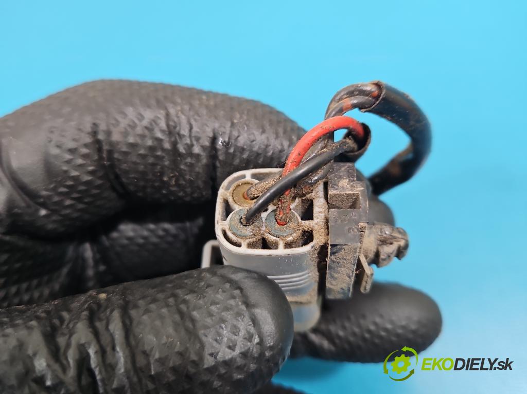 Toyota Rav4 I 1994-2000 2.0 16V 129 HP manual 95 kW 1998 cm3 3- zámok kufrové dvere zadné