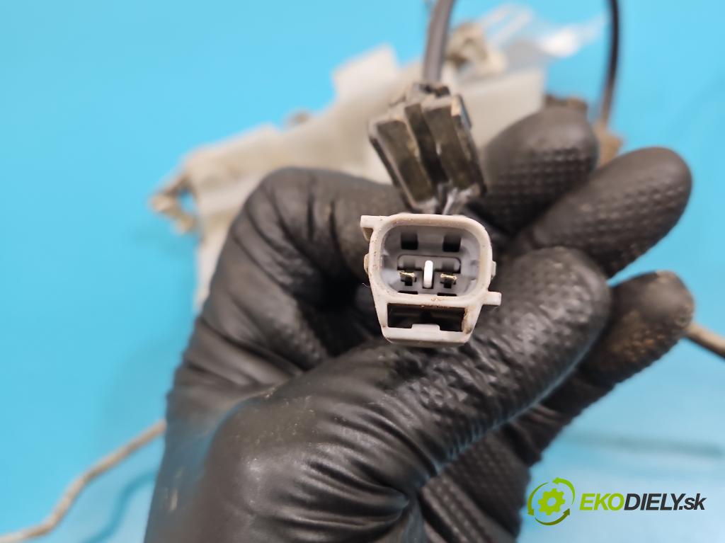 Toyota Rav4 I 1994-2000 2.0 16V 129 HP manual 95 kW 1998 cm3 3- zámok predné pravý