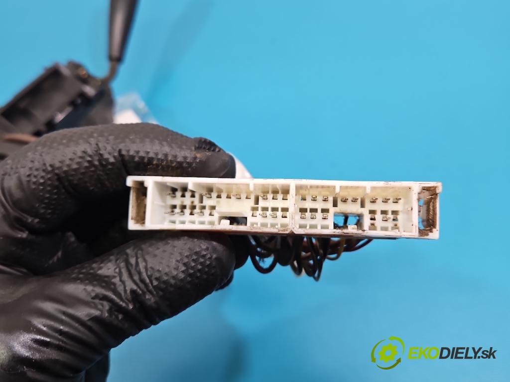 Toyota Rav4 I 1994-2000 2.0 16V 129 HP manual 95 kW 1998 cm3 3- prepínač komplex: 84310-42020 (Prepínacie páčky pod volantom)