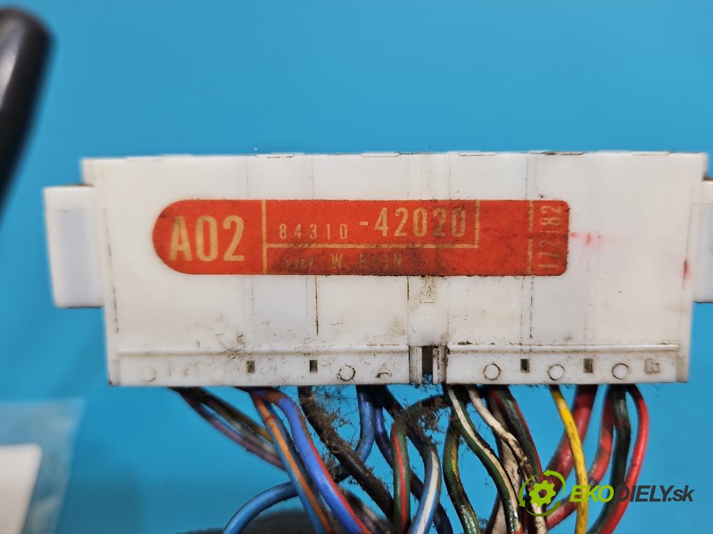 Toyota Rav4 I 1994-2000 2.0 16V 129 HP manual 95 kW 1998 cm3 3- prepínač komplex: 84310-42020 (Prepínacie páčky pod volantom)