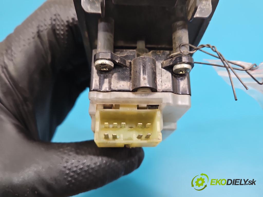 Toyota Rav4 I 1994-2000 2.0 16V 129 HP manual 95 kW 1998 cm3 3- prepínač okien spätných zrkadiel