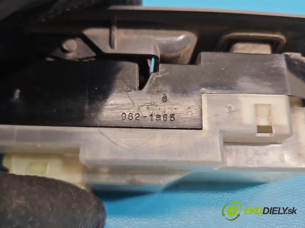 Toyota Rav4 I 1994-2000 2.0 16V 129 HP manual 95 kW 1998 cm3 3- prepínač okien spätných zrkadiel