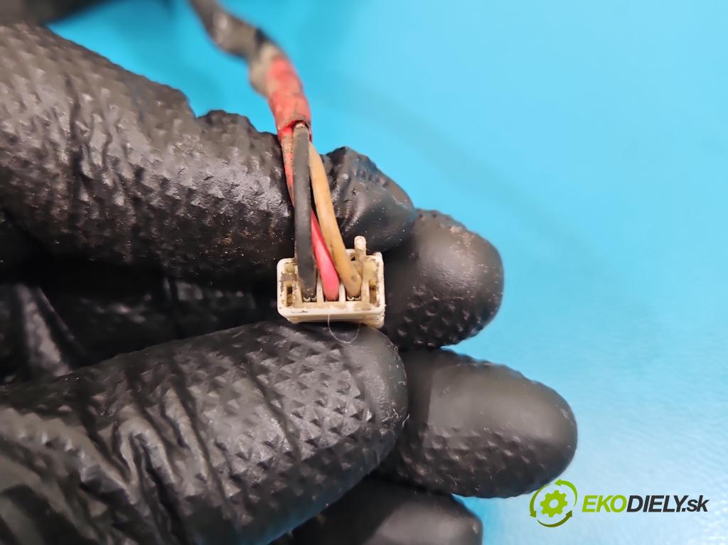 Toyota Rav4 I 1994-2000 2.0 16V 129 HP manual 95 kW 1998 cm3 3- zrkadlo pravé  (Kľučka dverí ostatné)