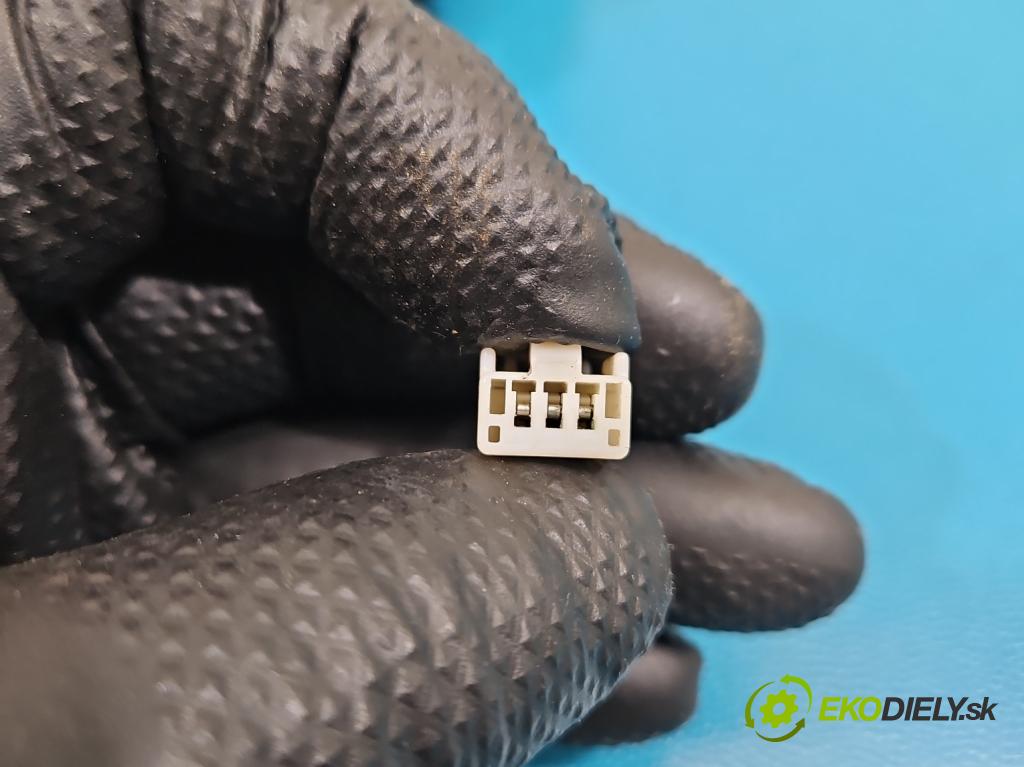 Toyota Rav4 I 1994-2000 2.0 16V 129 HP manual 95 kW 1998 cm3 3- zrkadlo pravé  (Kľučka dverí ostatné)