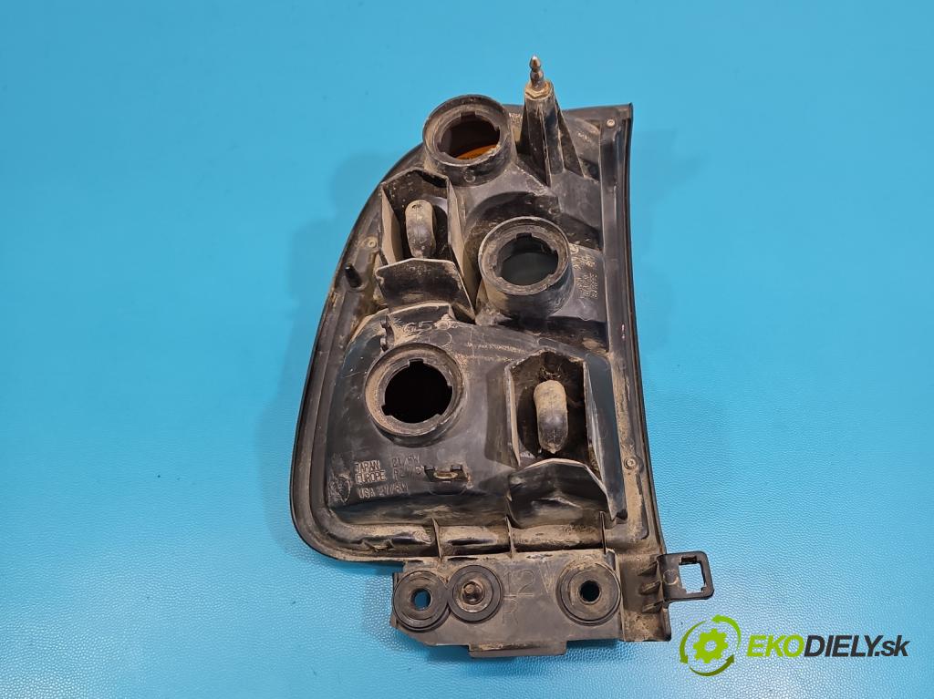 Toyota Rav4 I 1994-2000 2.0 16V 129 HP manual 95 kW 1998 cm3 3- svetlo / reflektor zadné pravé  (Kľučka dverí ostatné)