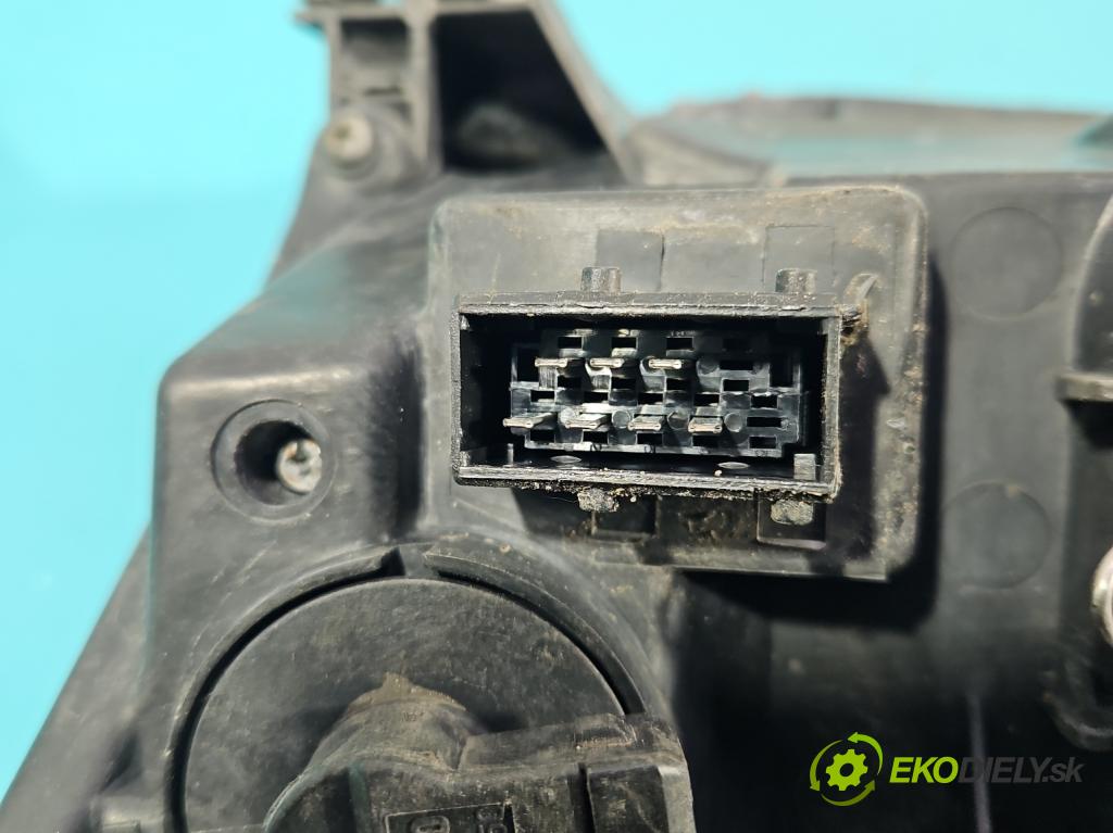 Toyota Corolla E12 2001-2009 1.6 vvti 110 HP manual 81 kW 1598 cm3 5- Reflektor: pravý  (Svetlo predné pravé)