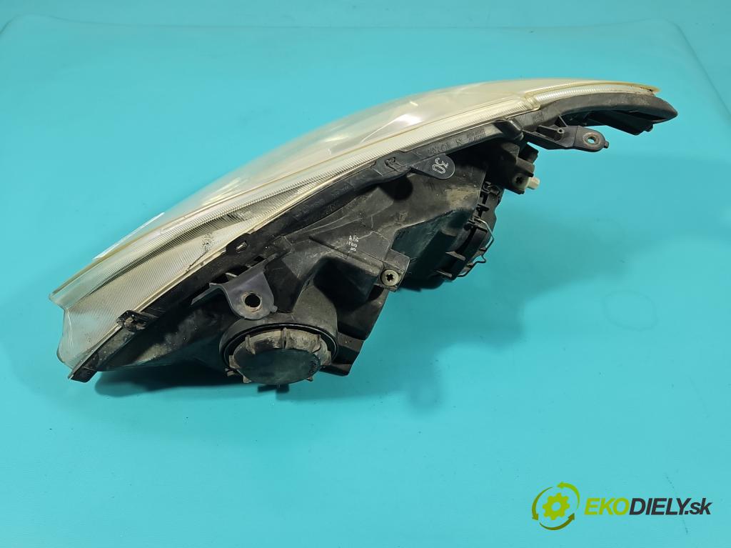 Toyota Corolla E12 2001-2009 1.6 vvti 110 HP manual 81 kW 1598 cm3 5- Reflektor: pravý  (Svetlo predné pravé)