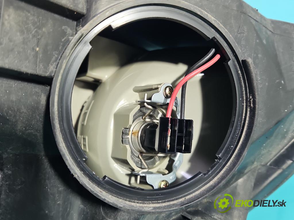 Toyota Corolla E12 2001-2009 1.6 vvti 110 HP manual 81 kW 1598 cm3 5- Reflektor: pravý  (Svetlo predné pravé)