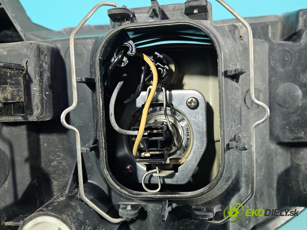 Toyota Corolla E12 2001-2009 1.6 vvti 110 HP manual 81 kW 1598 cm3 5- Reflektor: pravý  (Svetlo predné pravé)