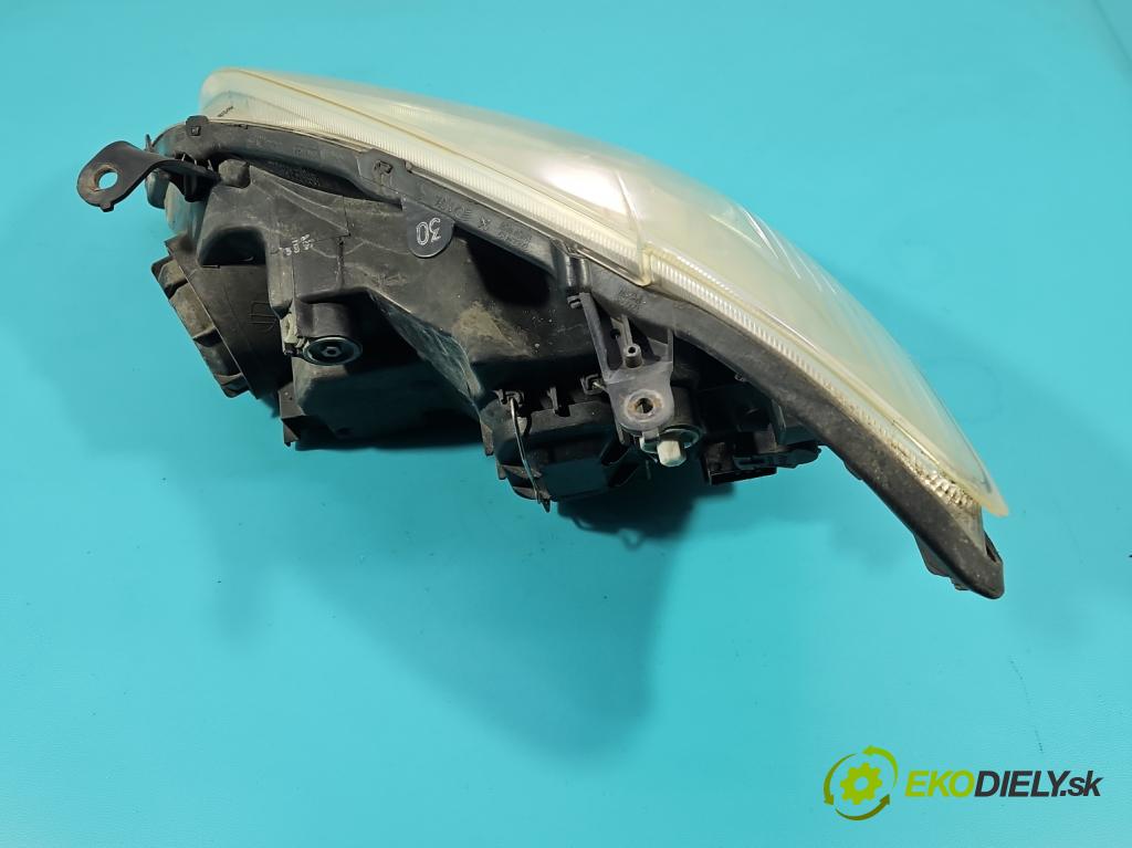 Toyota Corolla E12 2001-2009 1.6 vvti 110 HP manual 81 kW 1598 cm3 5- Reflektor: pravý  (Svetlo predné pravé)