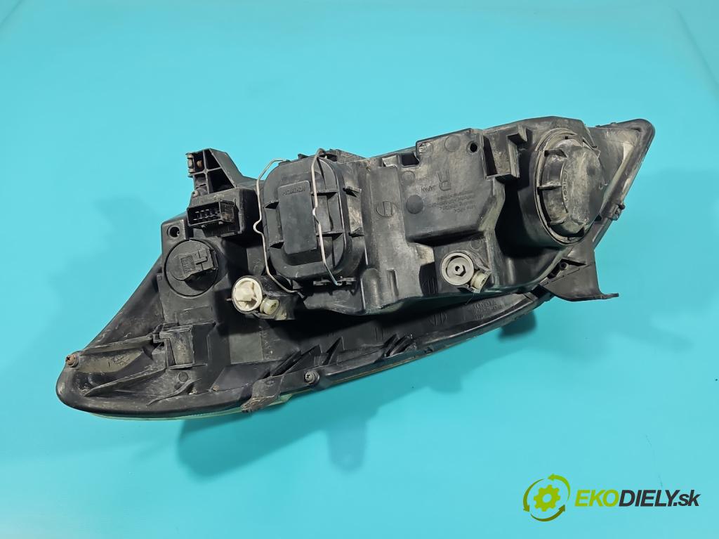 Toyota Corolla E12 2001-2009 1.6 vvti 110 HP manual 81 kW 1598 cm3 5- Reflektor: pravý  (Svetlo predné pravé)