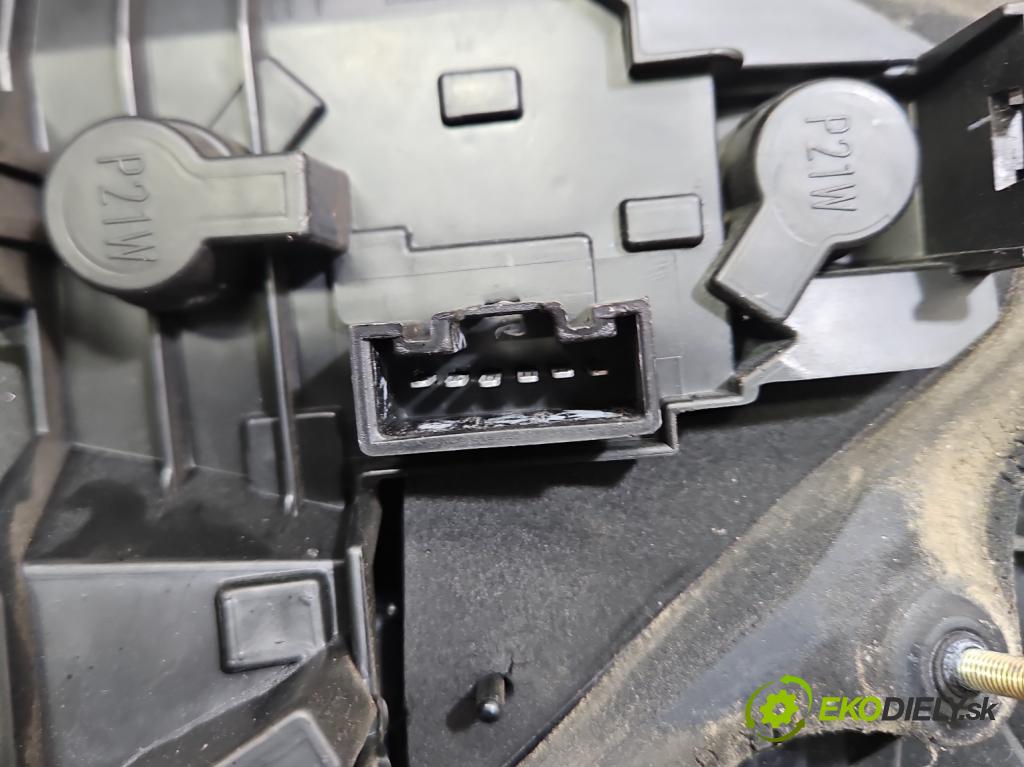 Toyota Corolla E12 2001-2009 1.6 vvti 110 HP manual 81 kW 1598 cm3 5- svetlo / reflektor zadné ľavé  (Kľučka dverí ostatné)