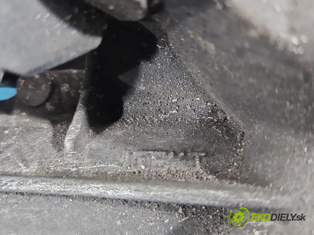 Peugeot 207 1.4 8V 73 HP manual 54 kW 1360 cm3 5- Ozubené kolo: volant 6700002140