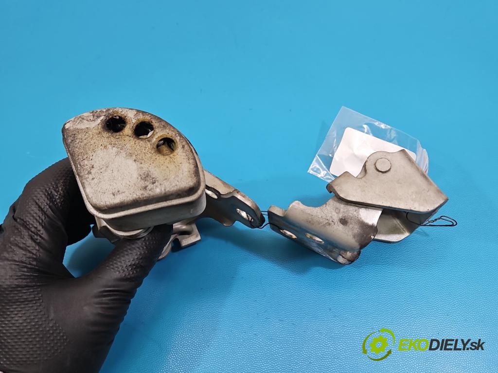 Peugeot 207 1.4 8V 73 hp manual 54 kW 1360 cm3 5- Závěs: dveře přední levý