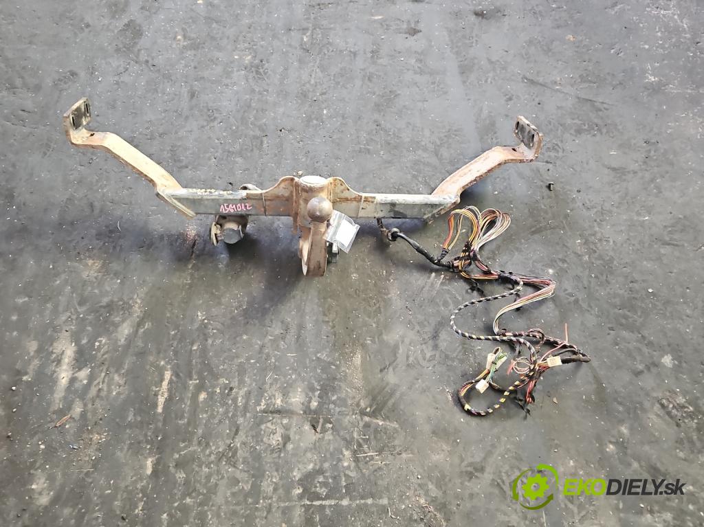 Kia Ceed I 2006-2012 2.0 crdi 140 HP manual 103 kW 1991 cm3 5- Hák: vlečení:  (Ťažné zariadenie)