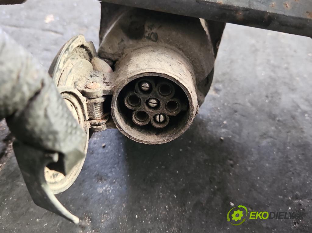 Kia Ceed I 2006-2012 2.0 crdi 140 hp manual 103 kW 1991 cm3 5- oko tažné (Tažné zařízení)