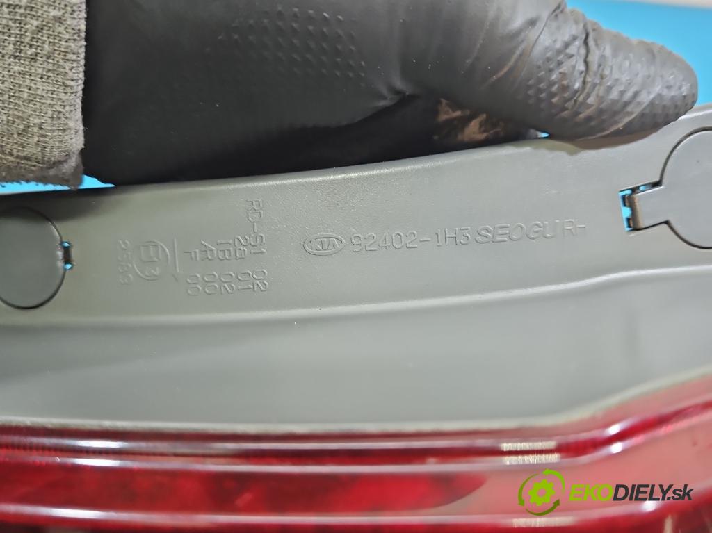 Kia Ceed I 2006-2012 2.0 crdi 140 HP manual 103 kW 1991 cm3 5- svetlo / reflektor zadné pravé  (Kľučka dverí ostatné)