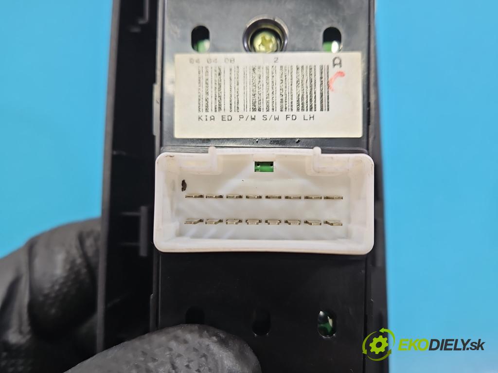 Kia Ceed I 2006-2012 2.0 crdi 140 HP manual 103 kW 1991 cm3 5- prepínač okien spätných zrkadiel 82351-1H020