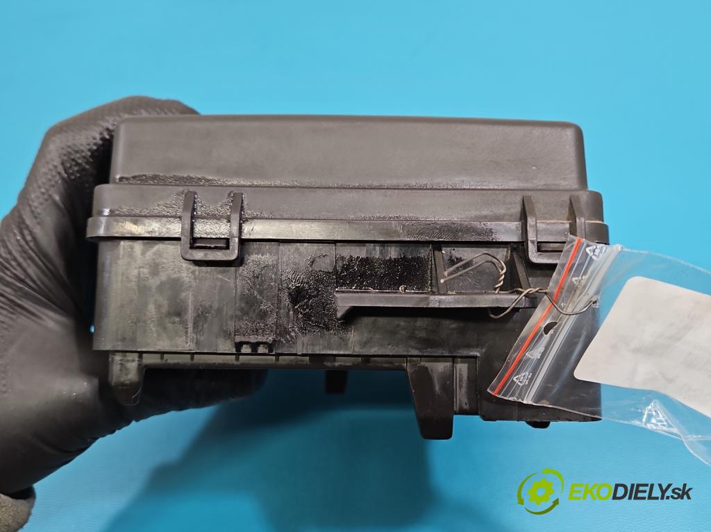 Kia Ceed I 2006-2012 2.0 crdi 140 HP manual 103 kW 1991 cm3 5- skrinka poistka 91950-1H030 (Poistková skrinka)