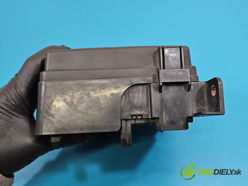 Kia Ceed I 2006-2012 2.0 crdi 140 HP manual 103 kW 1991 cm3 5- skrinka poistka 91950-1H030 (Poistková skrinka)