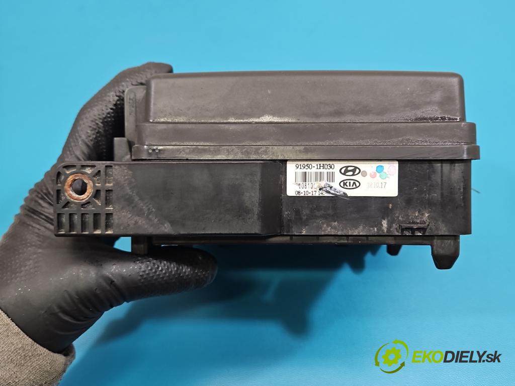 Kia Ceed I 2006-2012 2.0 crdi 140 HP manual 103 kW 1991 cm3 5- skrinka poistka 91950-1H030 (Poistková skrinka)
