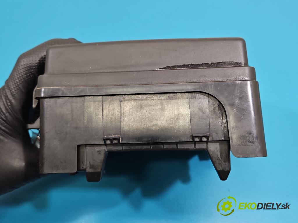 Kia Ceed I 2006-2012 2.0 crdi 140 HP manual 103 kW 1991 cm3 5- skrinka poistka 91950-1H030 (Poistková skrinka)