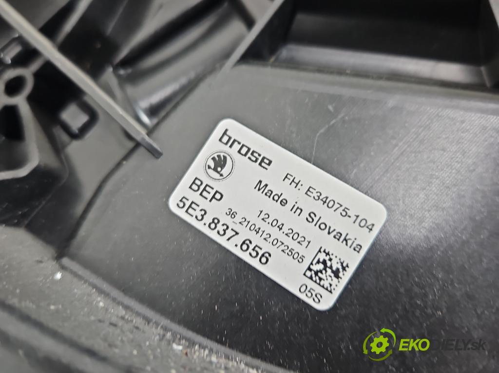 Skoda Octavia IV 2019- 2.0 TDI 116 hp manual 85 kW 1968 cm3 5- mechanismus stahování přední pravý 5Q0959802C