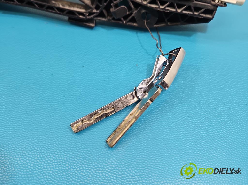 Skoda Octavia IV 2019- 2.0 TDI 116 HP manual 85 kW 1968 cm3 5- rukoväť predné ľavé mimo: 8V0837885 (Kľučka dverí vonkajšia predná ľavá)