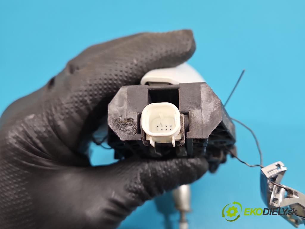 Skoda Octavia IV 2019- 2.0 TDI 116 HP manual 85 kW 1968 cm3 5- rukoväť predné ľavé mimo: 8V0837885 (Kľučka dverí vonkajšia predná ľavá)