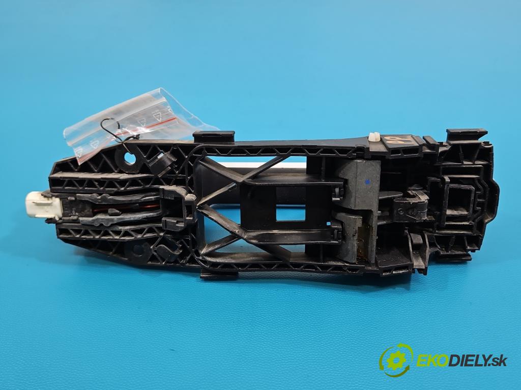 Skoda Octavia IV 2019- 2.0 TDI 116 hp manual 85 kW 1968 cm3 5- klika přední pravé 8V0839885 (Klika dveří ostatní)