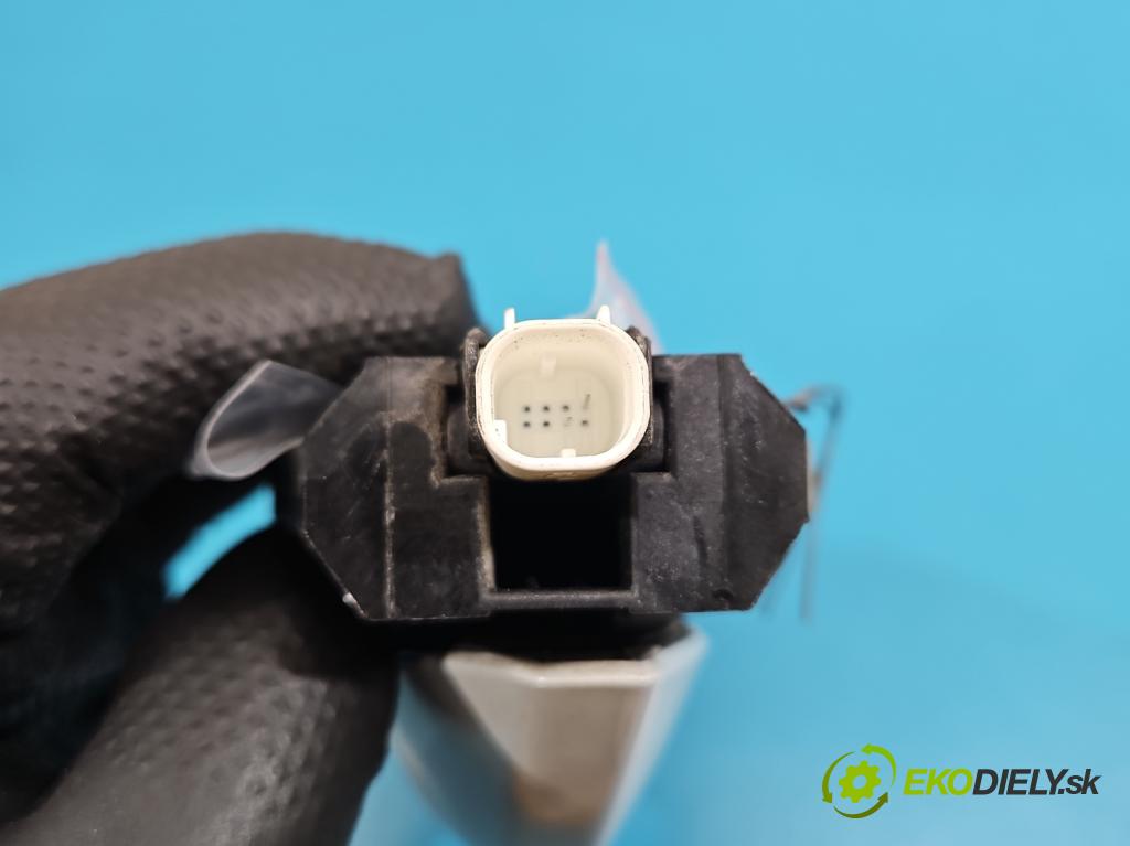 Skoda Octavia IV 2019- 2.0 TDI 116 hp manual 85 kW 1968 cm3 5- klika zadní levé 8V0839885 (Klika dveří ostatní)