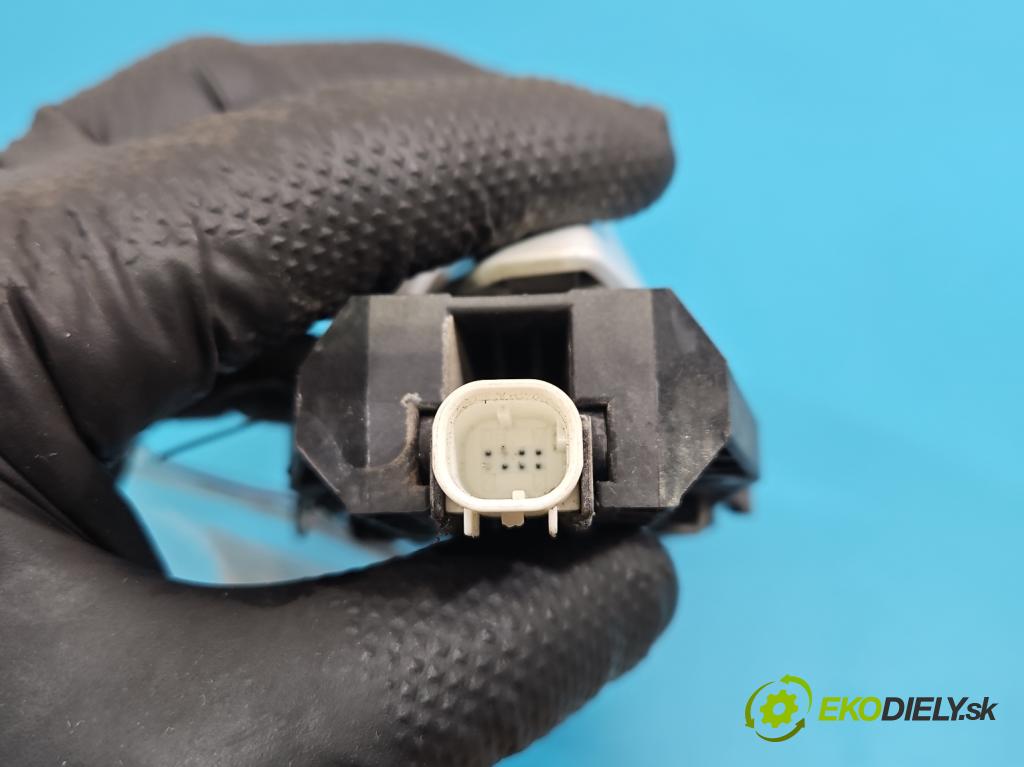 Skoda Octavia IV 2019- 2.0 TDI 116 hp manual 85 kW 1968 cm3 5- klika zadní pravé 8V0839885 (Klika dveří ostatní)