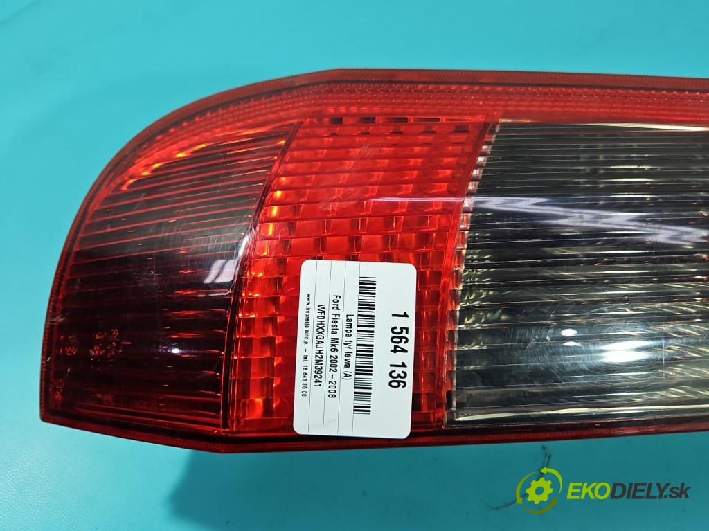 Ford Fiesta Mk6 2002-2008 1.3 8V 69KM manual 51 kW 1299 cm3 5- svetlo / reflektor zadné ľavé 2S61-13A603-B (Kľučka dverí ostatné)