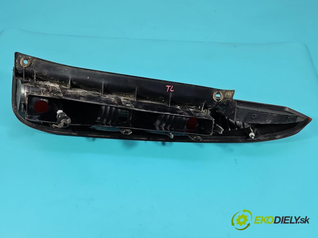 Ford Fiesta Mk6 2002-2008 1.3 8V 69KM manual 51 kW 1299 cm3 5- svetlo / reflektor zadné ľavé 2S61-13A603-B (Kľučka dverí ostatné)