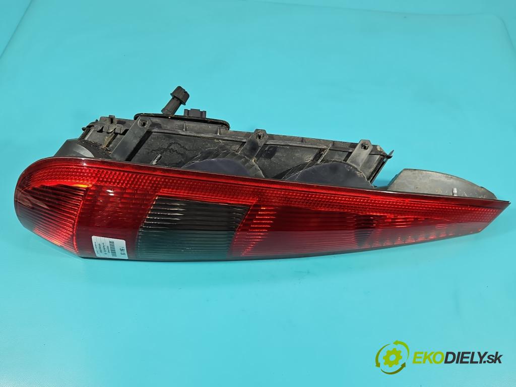 Ford Fiesta Mk6 2002-2008 1.3 8V 69KM manual 51 kW 1299 cm3 5- svetlo / reflektor zadné ľavé 2S61-13A603-B (Kľučka dverí ostatné)