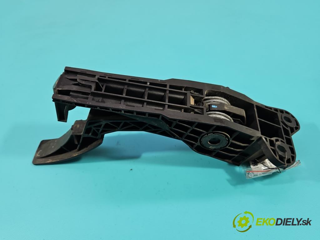 Mercedes ML W164 2005-2011 3.0 CDI V6 224 hp automatic 165 kW 2987 cm3 5- pedal plyn: potenciometr: A1643000004