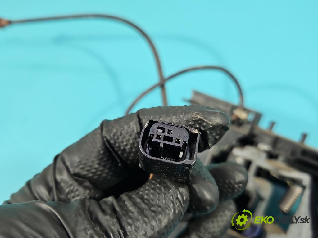 Mercedes ML W164 2005-2011 3.0 CDI V6 224 hp automatic 165 kW 2987 cm3 5- klika přední levé A1647600134 (Vnější přední levá klika dveří)