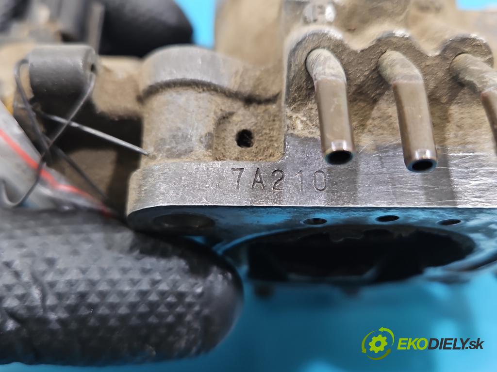 Toyota Rav4 I 1994-2000 2.0 16V 129 HP manual 95 kW 1998 cm3 3- klapka 22270-74240 (Škrtiaca klapka)