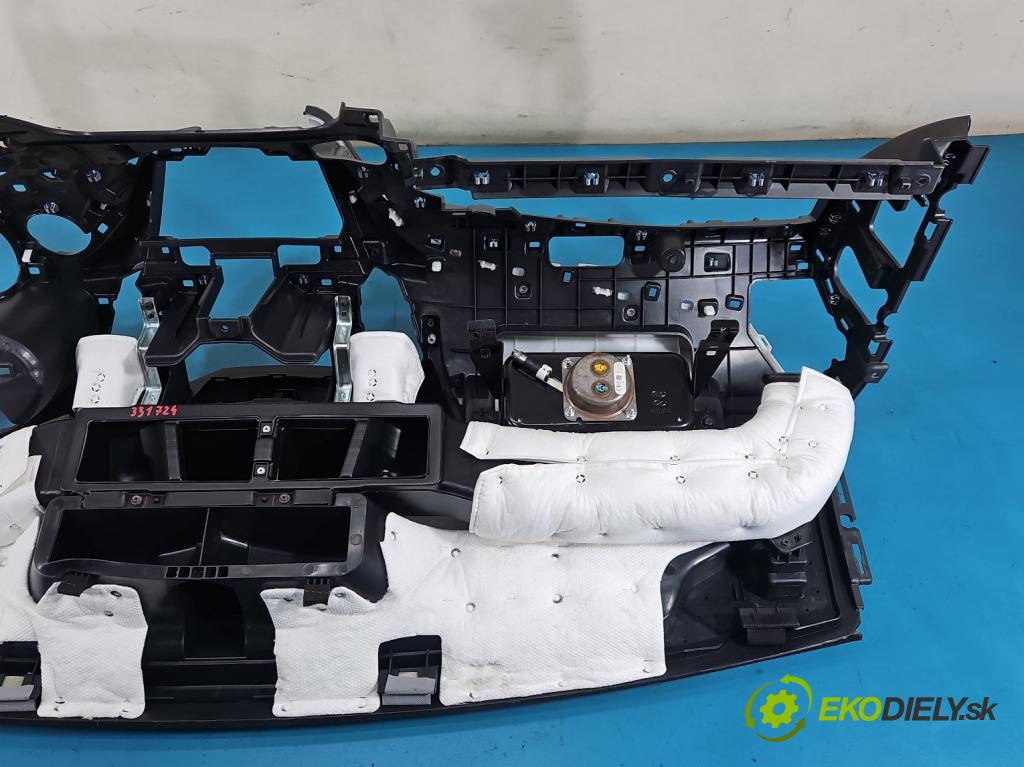 Hyundai Santa Fe III 2012–2018 2.4 GDI 190 hp automatic 140 kW 2359 cm3 5- kokpit,přistrojova deska