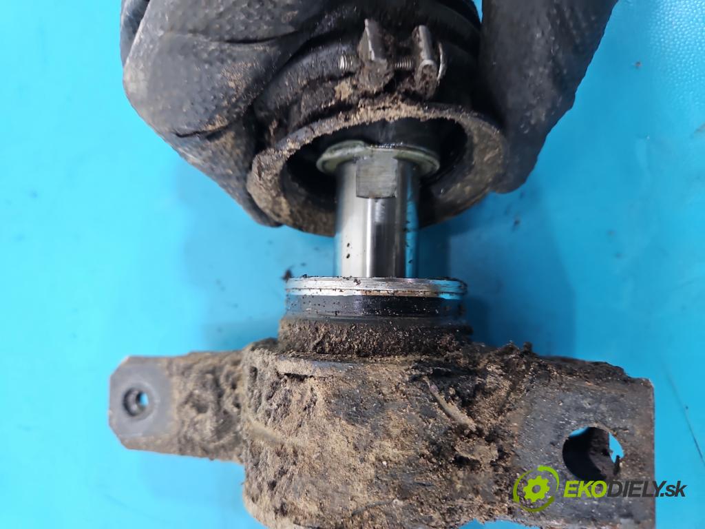 Toyota Rav4 I 1994-2000 2.0 16V 129 HP manual 95 kW 1998 cm3 3- Ozubené kolo: volant