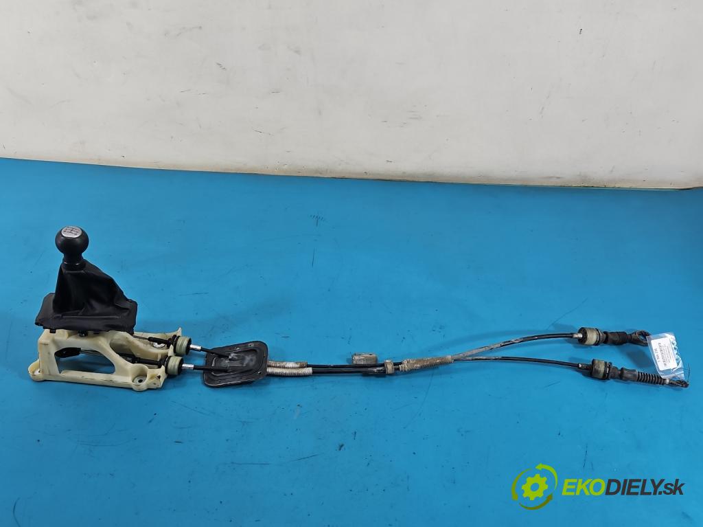 Suzuki Swift Mk7 2010-2017 1.2 16V 94 hp manual 69 kW 1242 cm3 5- kulisa změny stupňová  (Řadicí páka (kulisa) )