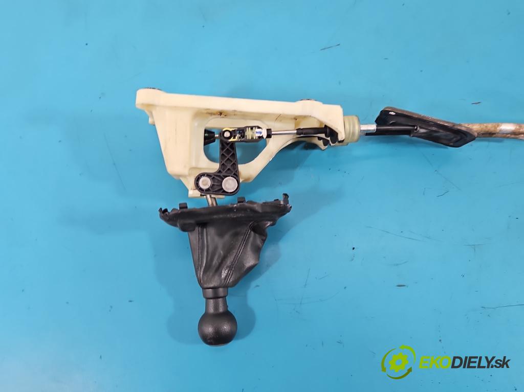 Suzuki Swift Mk7 2010-2017 1.2 16V 94 hp manual 69 kW 1242 cm3 5- kulisa změny stupňová  (Řadicí páka (kulisa) )