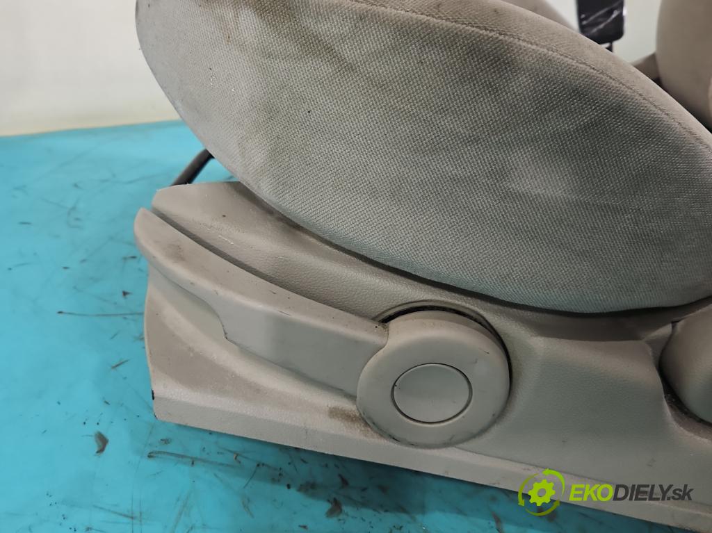 Ford Fiesta Mk6 2002-2008 1.3 8V 69KM manual 51 kW 1299 cm3 5- Sedačka ľavý  (Sedadlo)