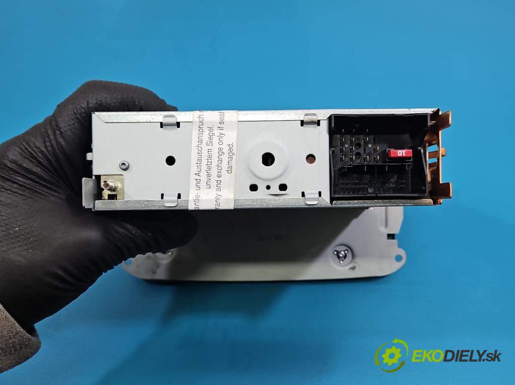 Seat Ibiza IV 6J 2008-2017 1.2 12V 69KM manual 51 kW 1198 cm3 3- Radio továrna: 6J0035153