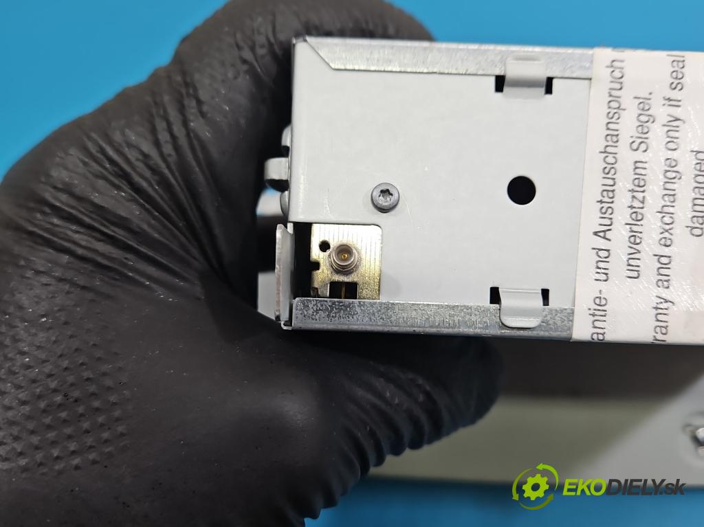 Seat Ibiza IV 6J 2008-2017 1.2 12V 69KM manual 51 kW 1198 cm3 3- Radio továrna: 6J0035153